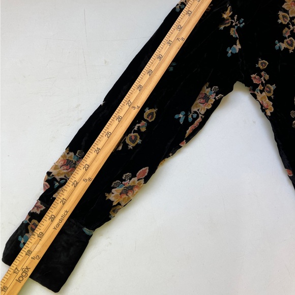 Another Love Women's Velvet Floral Button Front Top Black Yellow Size Small - Picture 9 of 11